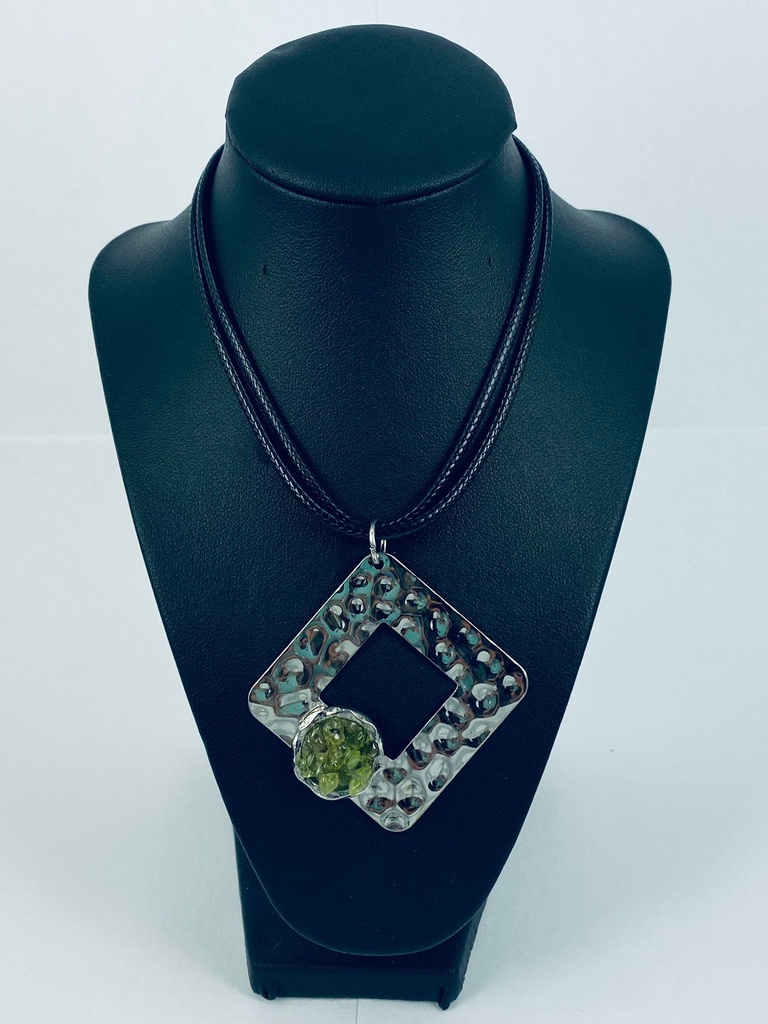 ALLOY+OLIVINE+CORD NECKLACE